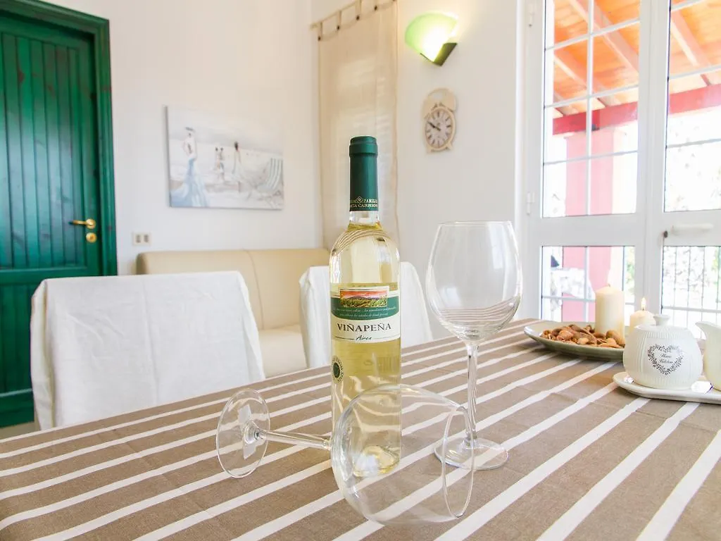 Gelso Bianco Apartments Кампофеличе-ди-Роччелла