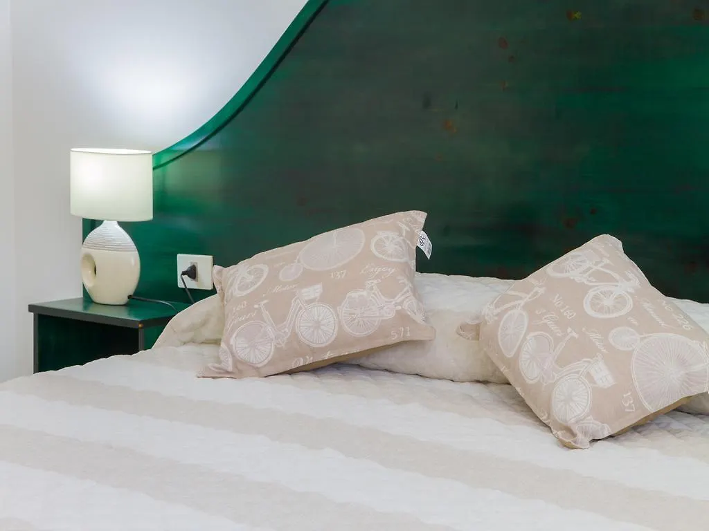 Gelso Bianco Apartments Кампофеличе-ди-Роччелла