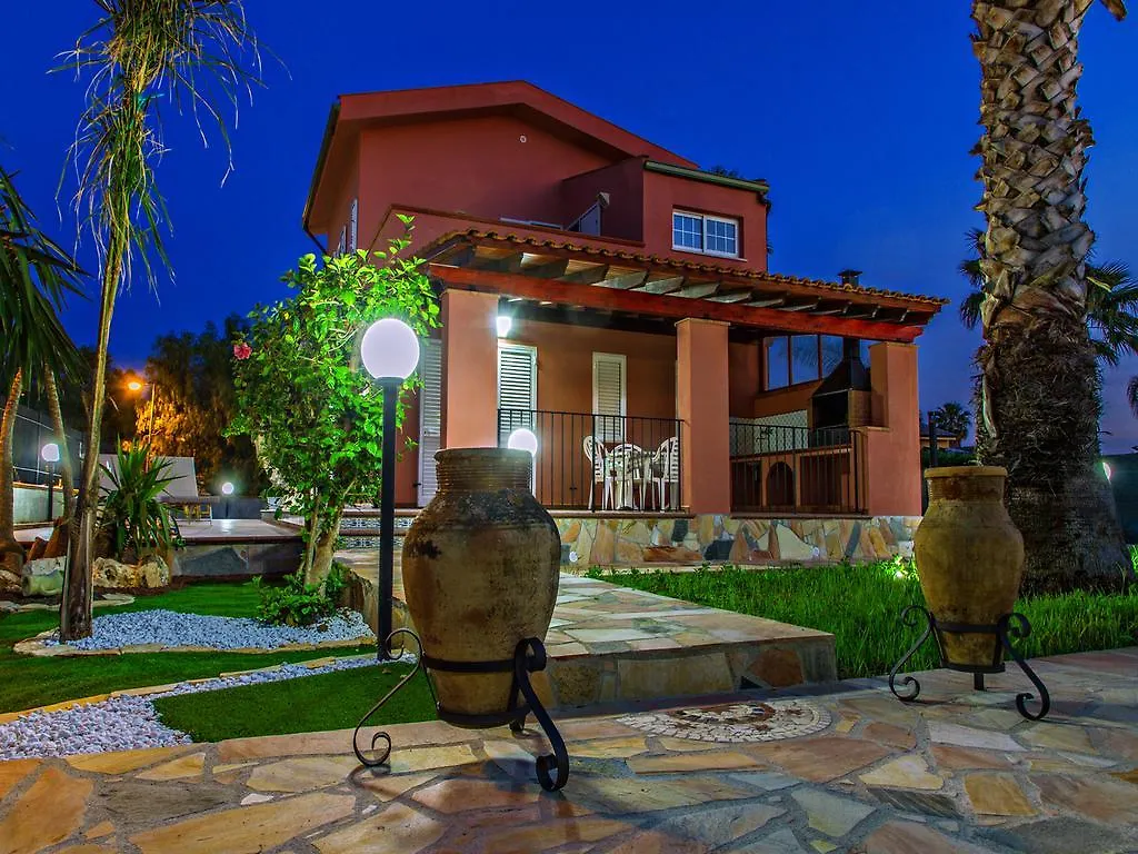 Gelso Bianco Apartments Кампофеличе-ди-Роччелла
