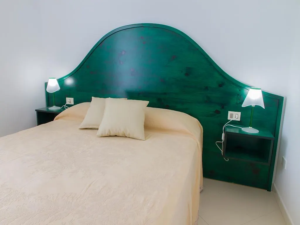 Gelso Bianco Apartments Кампофеличе-ди-Роччелла